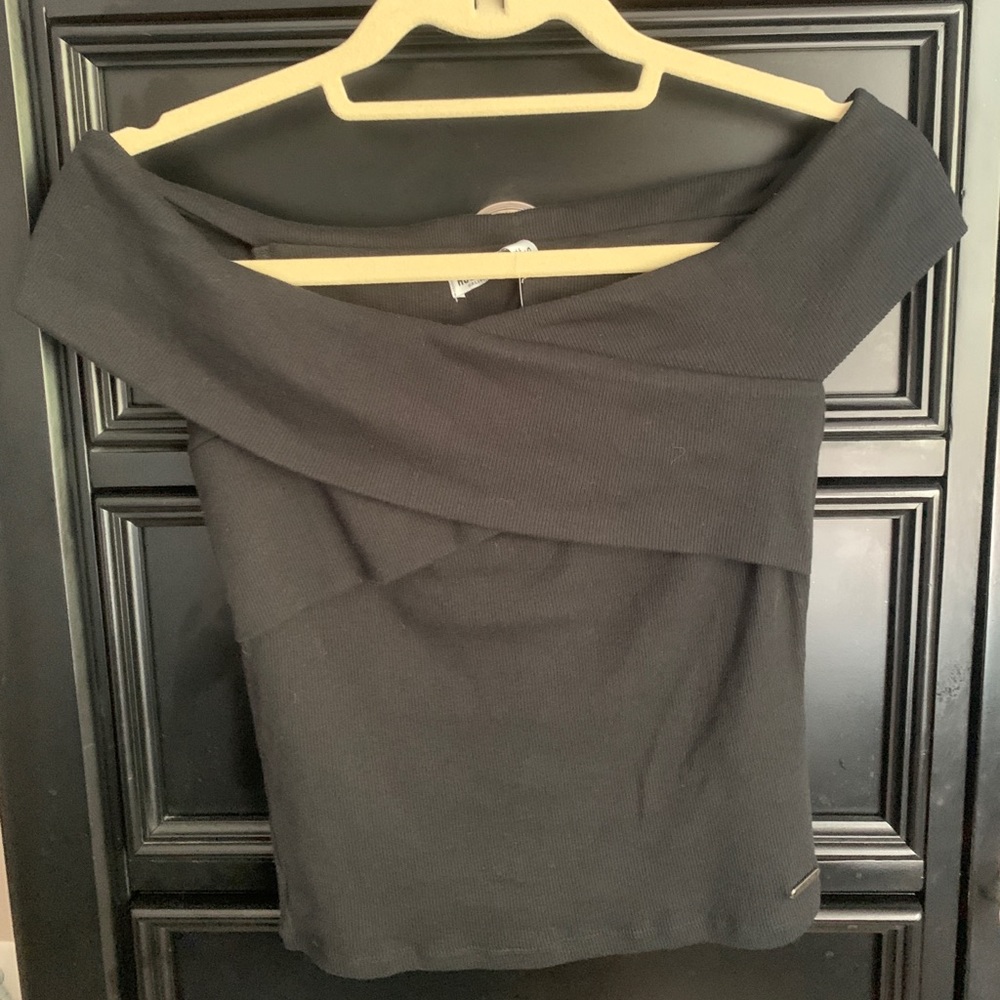 black hollister off the shoulder tee
